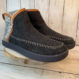 SANUK Bootah Ojai Womens Size 8 Gray Shearling Lined Booties Boots
